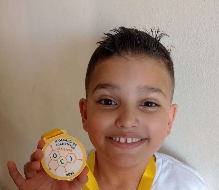 garoto-autista-brasileiro-de-8-anos-recebe-reconhecimento-de-institutos-aeroespaciais